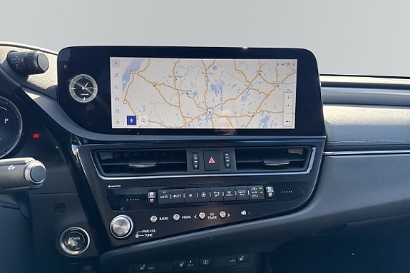 Lexus ES300h 15 of 23