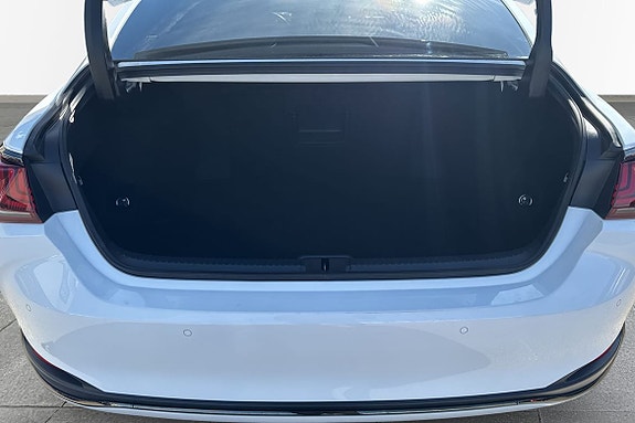Lexus ES300h 10 of 23