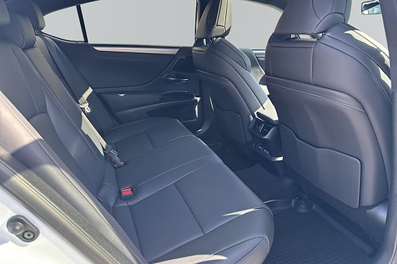 Lexus ES300h 7 of 23