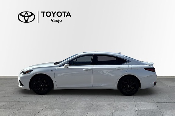 Lexus ES300h 3 of 5