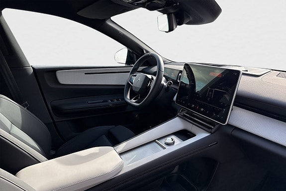 Polestar 4 13 of 17