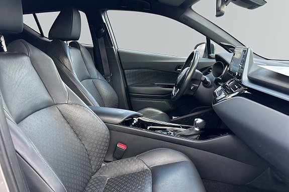 Toyota C-HR 7 of 9