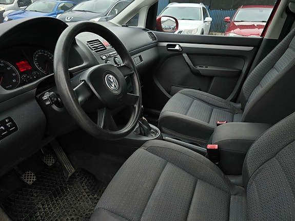 Volkswagen Touran 5 of 5