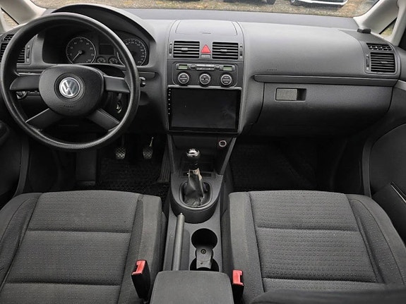 Volkswagen Touran 8 of 13