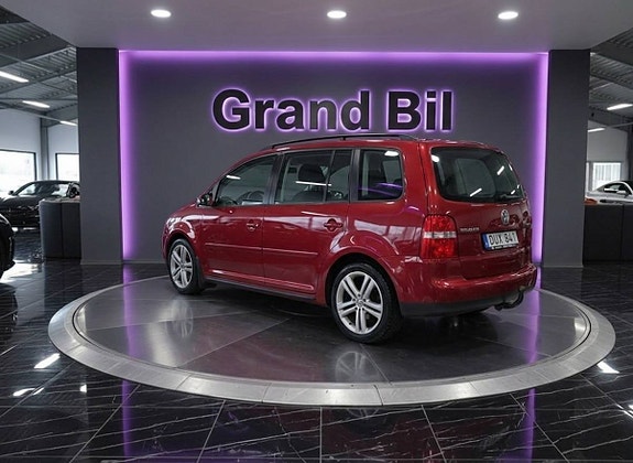 Volkswagen Touran 4 of 5