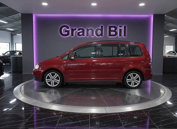 Volkswagen Touran 3 of 5