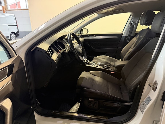 Volkswagen Passat Alltrack 19 of 24