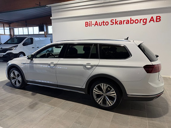 Volkswagen Passat Alltrack 3 of 5