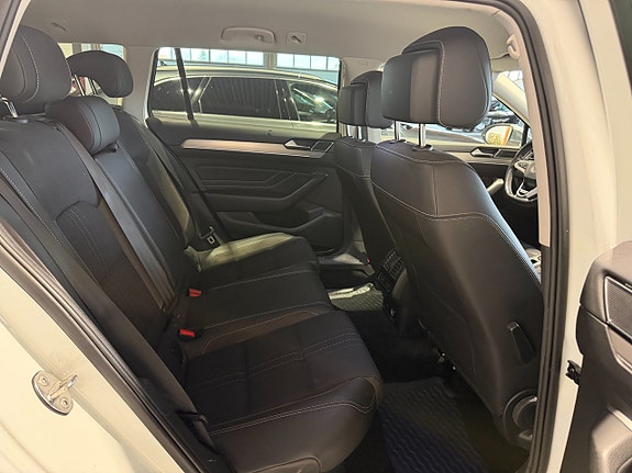 Volkswagen Passat Alltrack 14 of 24