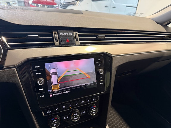 Volkswagen Passat Alltrack 22 of 24