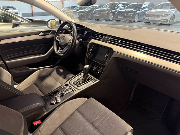 Volkswagen Passat Alltrack 17 of 24