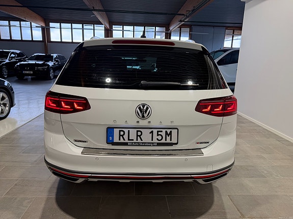 Volkswagen Passat Alltrack 9 of 24