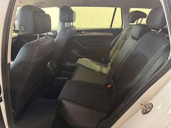 Volkswagen Passat Alltrack 18 of 24