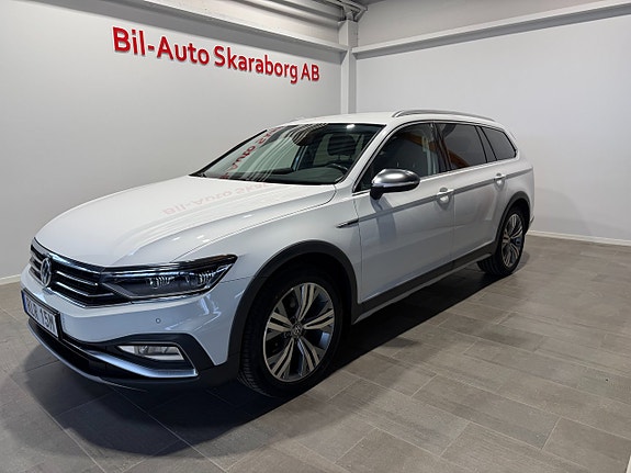 Volkswagen Passat Alltrack 2 of 5