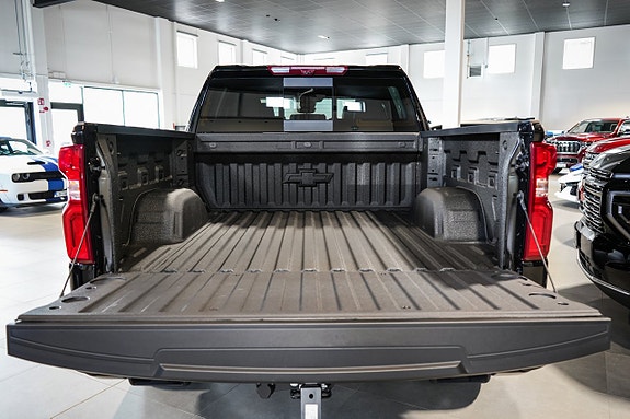 Chevrolet Silverado EV 6 of 30