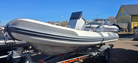 Black Wolf LUX590 / Yamaha 70hk