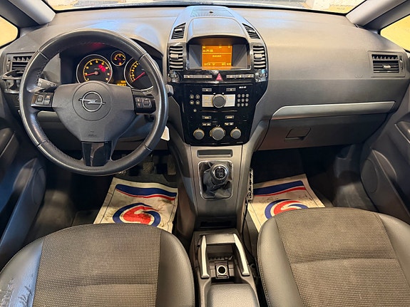 Opel Zafira 10 of 16