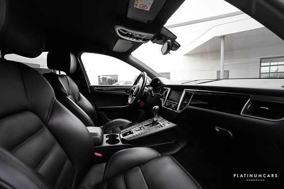 Porsche Macan S 6 of 18