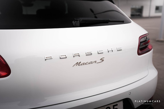 Porsche Macan S 17 of 18