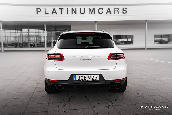 Porsche Macan S 4 of 5