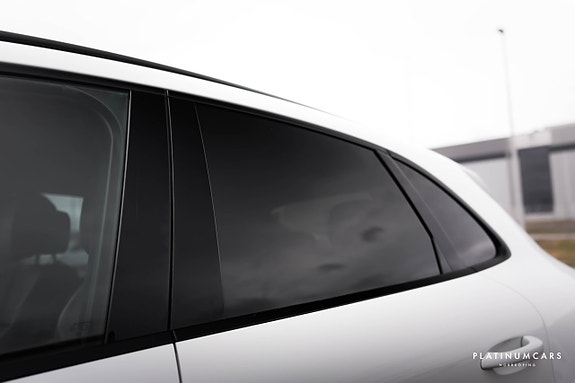 Porsche Macan S 15 of 18