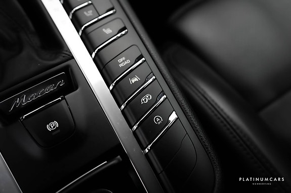 Porsche Macan S 11 of 18