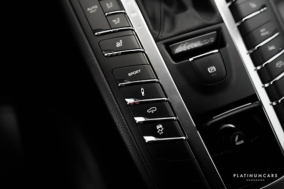 Porsche Macan S 10 of 18