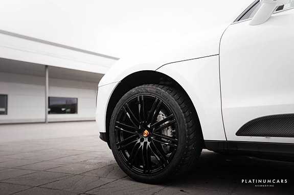 Porsche Macan S 18 of 18