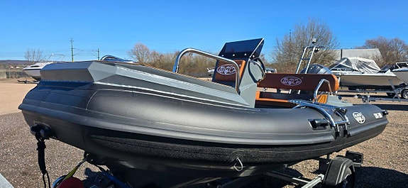 Black Wolf Lux390 / Yamaha 40hk