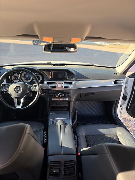 Mercedes-Benz E220 7 of 8