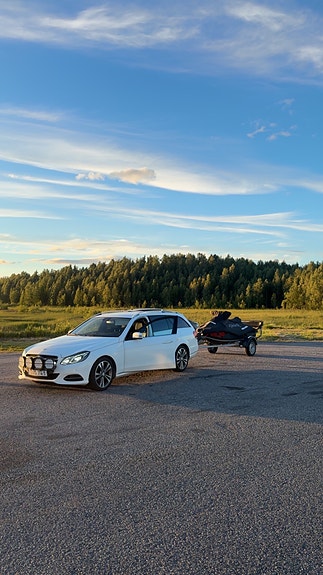 Mercedes-Benz E220 6 of 8