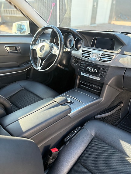 Mercedes-Benz E220 8 of 8