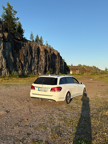 Mercedes-Benz E220 4 of 8