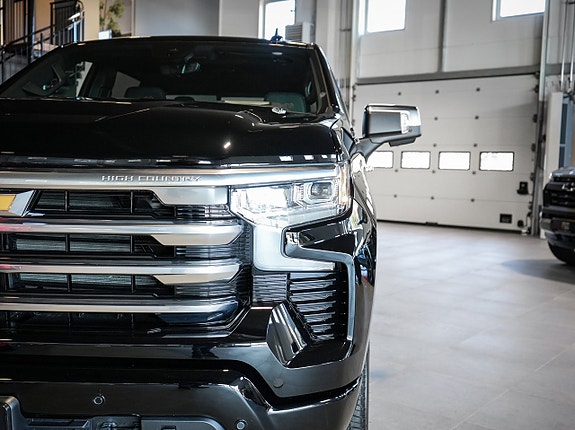 Chevrolet Silverado 5 of 5