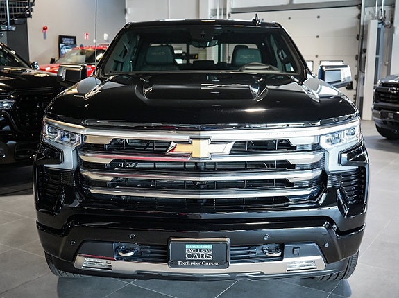 Chevrolet Silverado 3 of 5