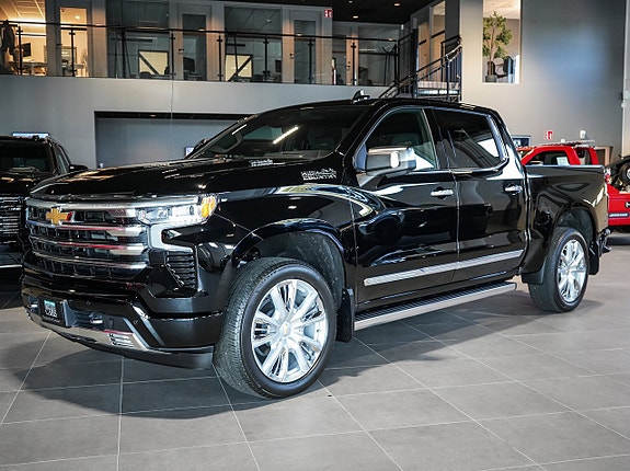 Chevrolet Silverado 2 of 5