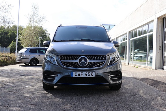 Mercedes-Benz V300 d 2 of 5