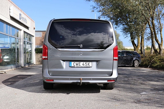 Mercedes-Benz V300 d 3 of 5
