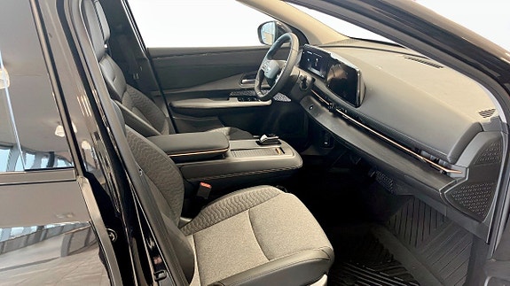 Nissan Ariya 3 of 12