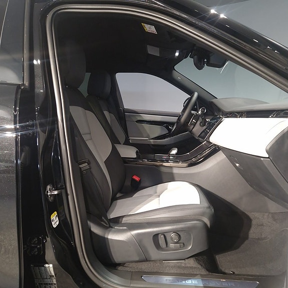 Land Rover Range Rover Evoque 2 of 5