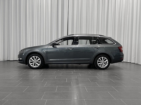 Skoda Octavia 2 of 5