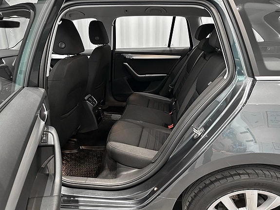 Skoda Octavia 8 of 13