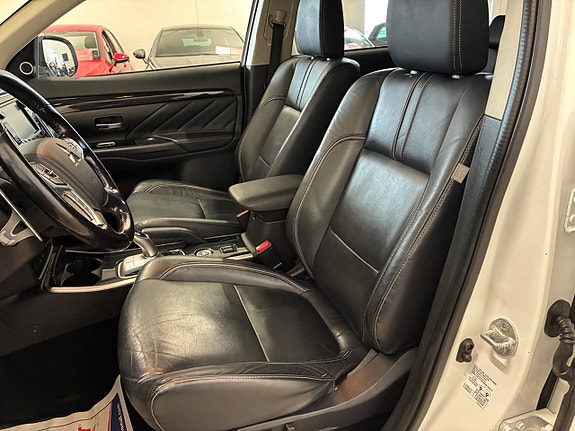 Mitsubishi Outlander 13 of 23