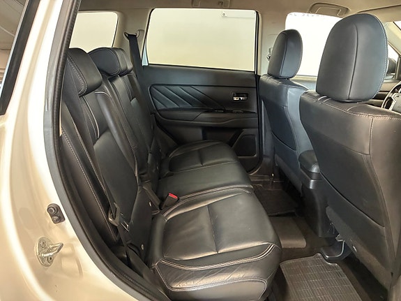 Mitsubishi Outlander 18 of 23