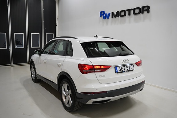 Audi Q3 4 of 5