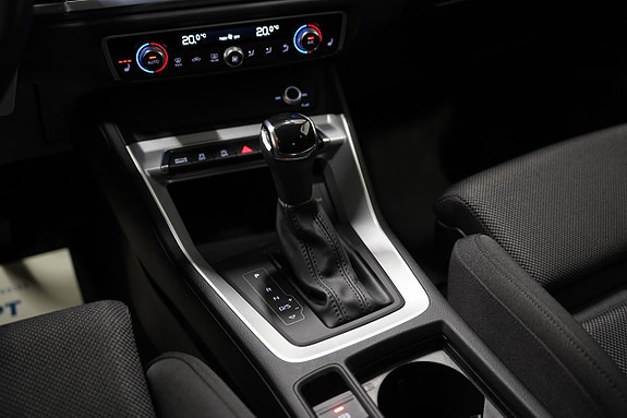 Audi Q3 12 of 22