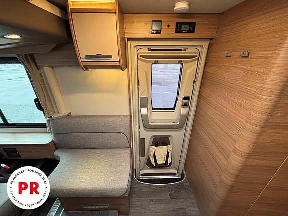 Knaus I 700 12 of 17