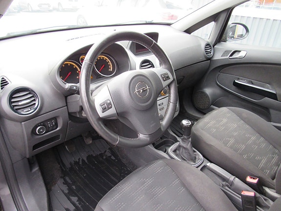 Opel Corsa 11 of 14