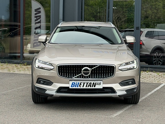 Volvo V90 Cross Country 3 of 5