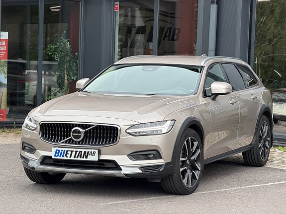 Volvo V90 Cross Country 4 of 5